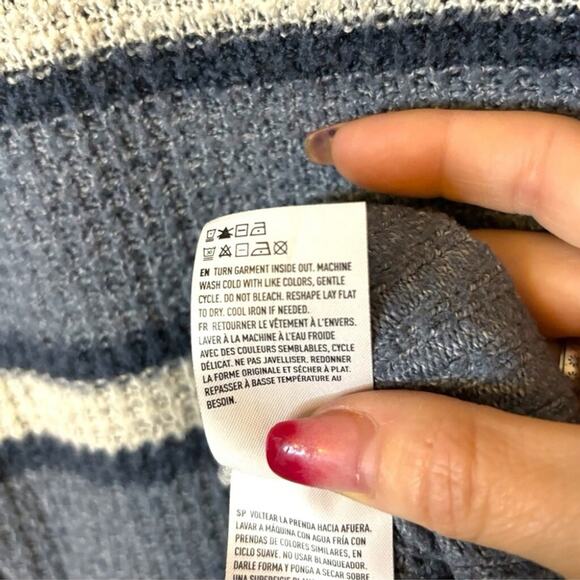 American Eagle Blue Cream Stripe V-Neck Relaxed Fit Knit Sweater S - Picture 6 of 6